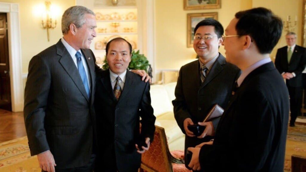 与小布什会见